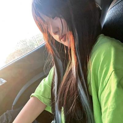 橙色女孩